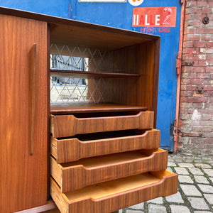 Highboard Teak mit schrägen Griffen aus Dänemark