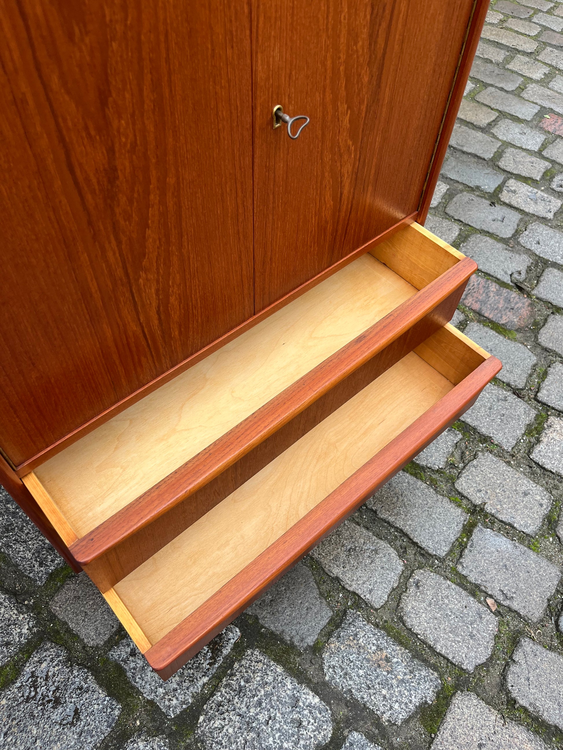 Kommodenschrank Teak mit Schloss aus Dänemark
