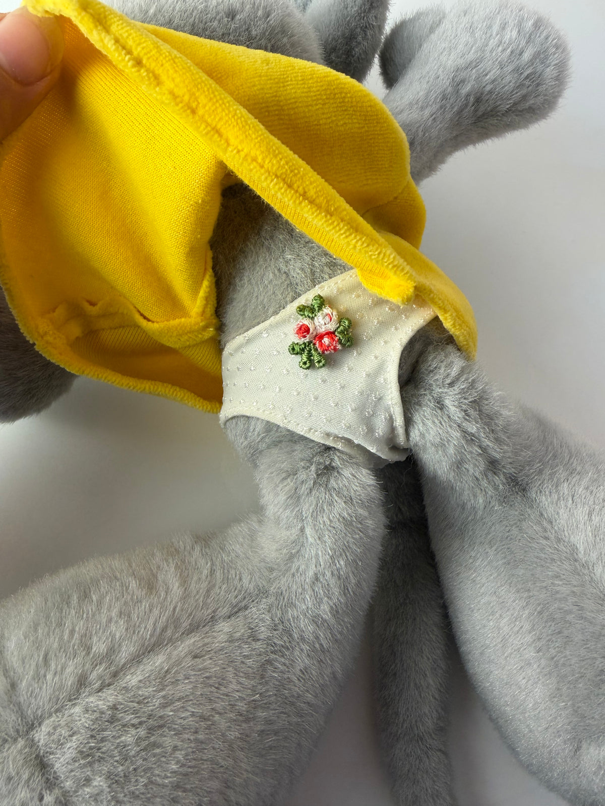 Diddlina Maus mit gelbem Kleid von Thomas Goletz