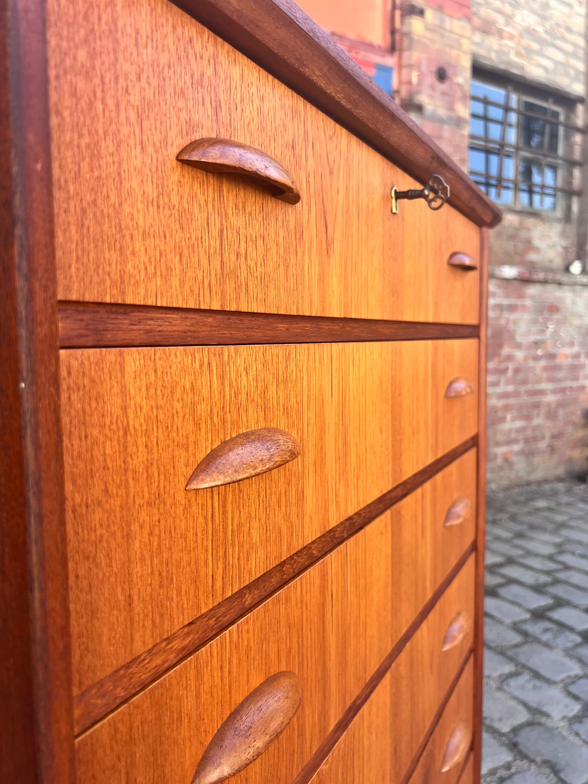 Kommode Teak mit Muschelgriffen aus Dänemark