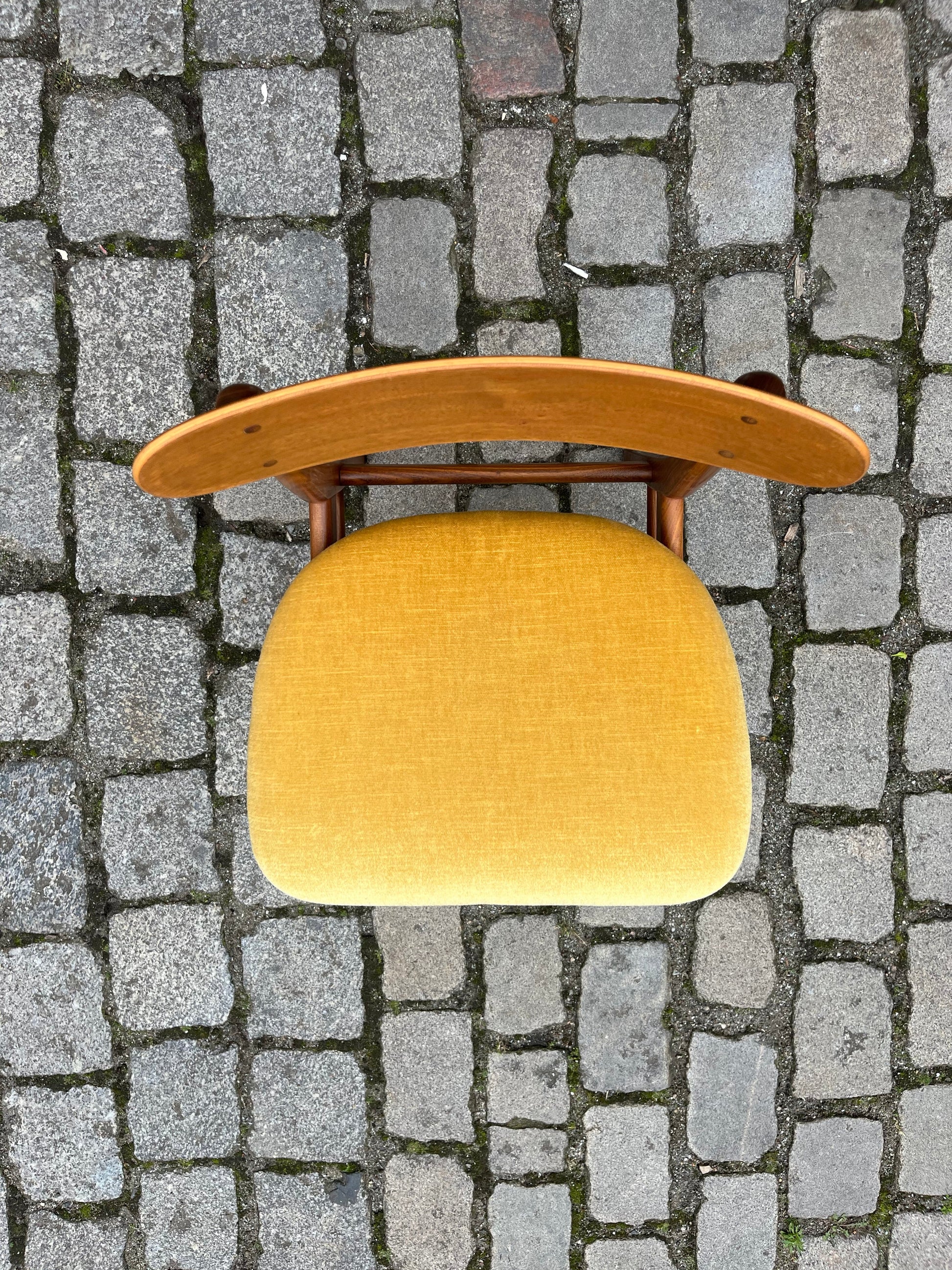 Polsterstuhl gelb Samt Teak