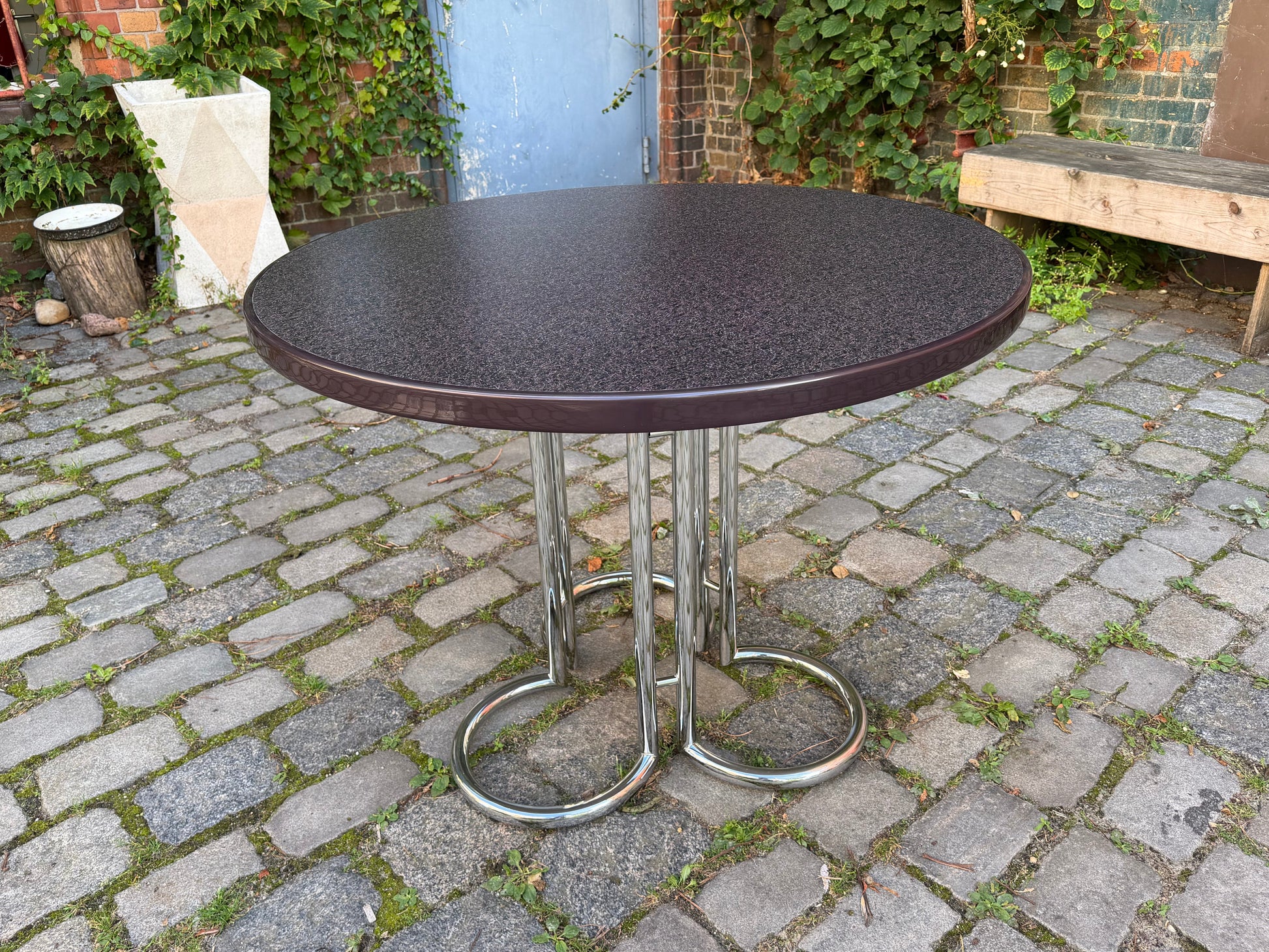 Runder Esstisch Aubergine Chrom
