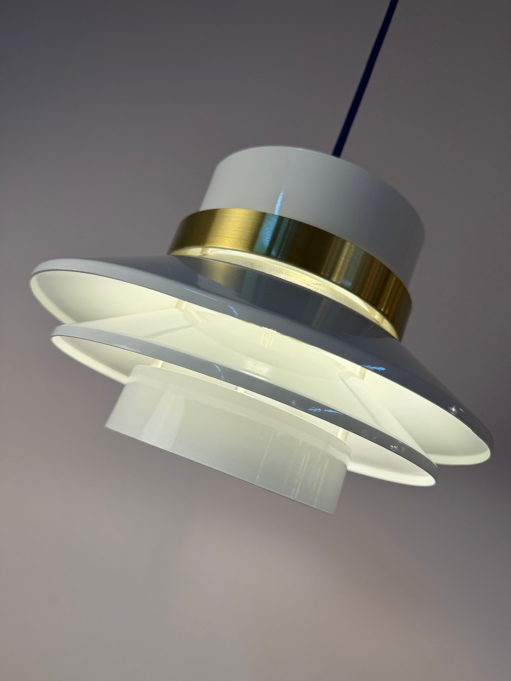 Lamellenlampe Hochglanz weiß Messing aus Dänemark