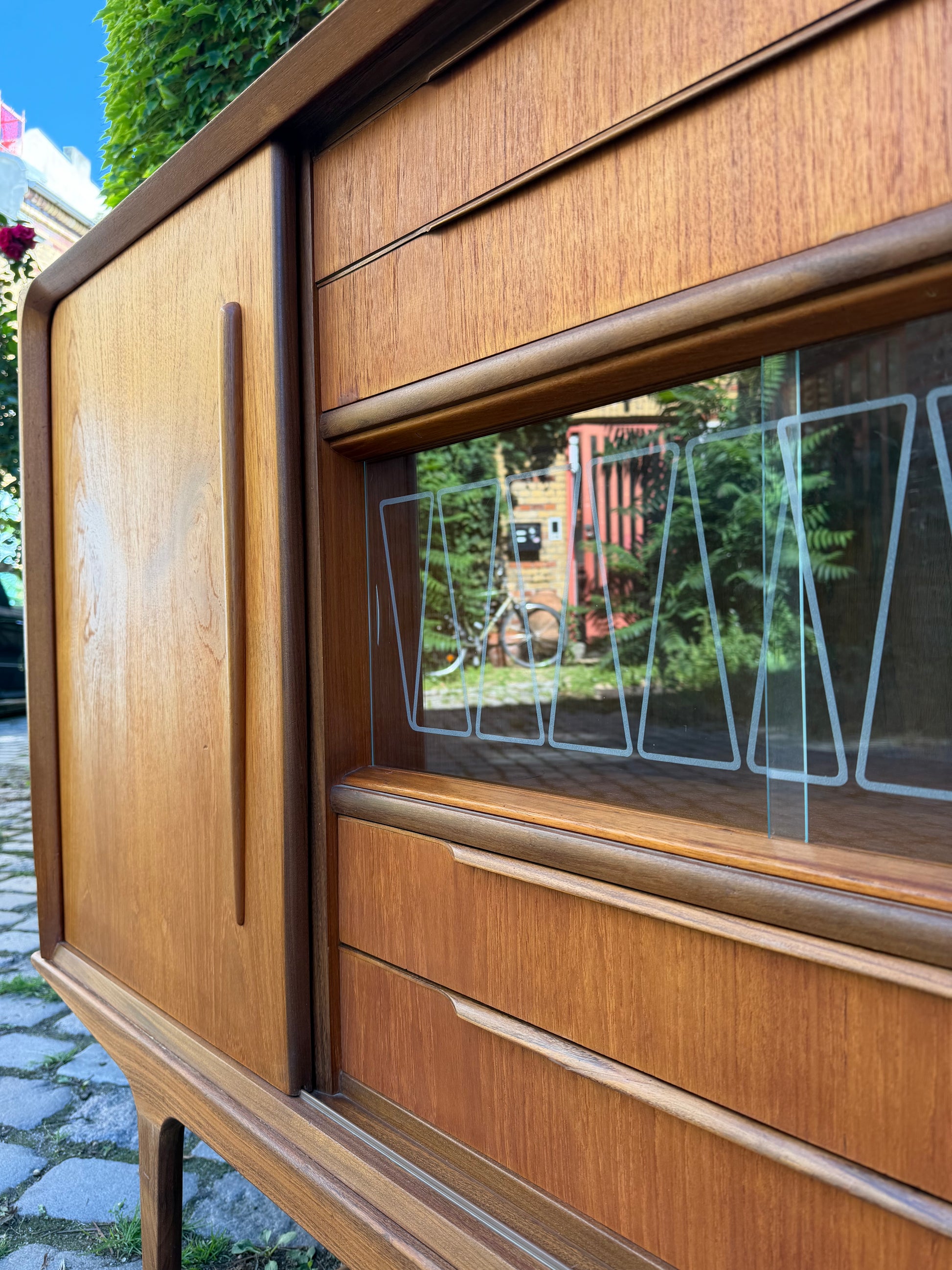 Highboard Teak mit Vitrine & Minibar aus Dänemark