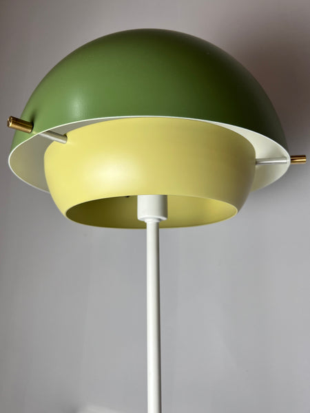 restaurierte, grüne Tischlampe aus Dänemark