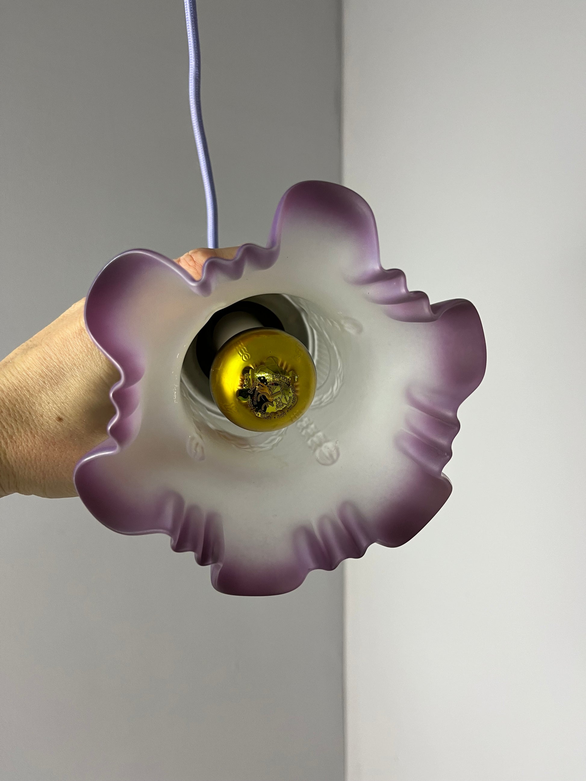 Hängelampe Blume lila Glas Messing