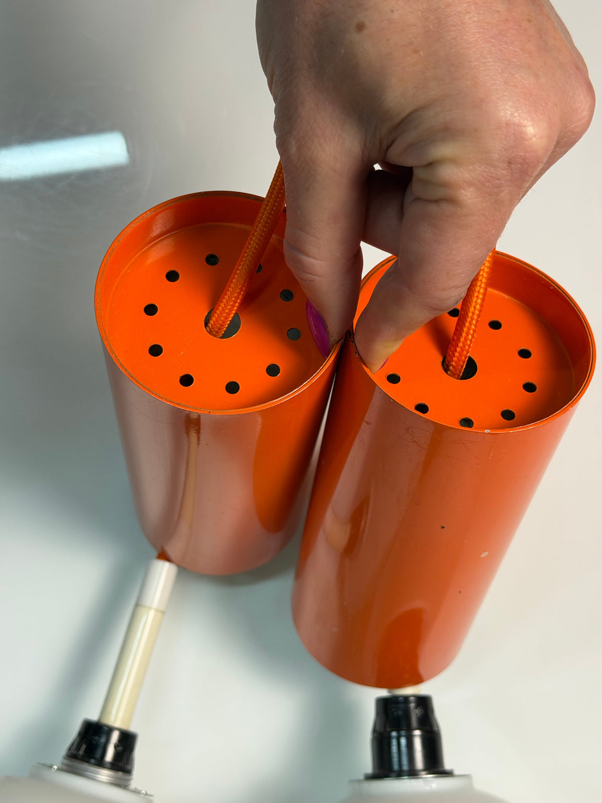Set: 2x Hängelampe orange mit Opalglas Globus
