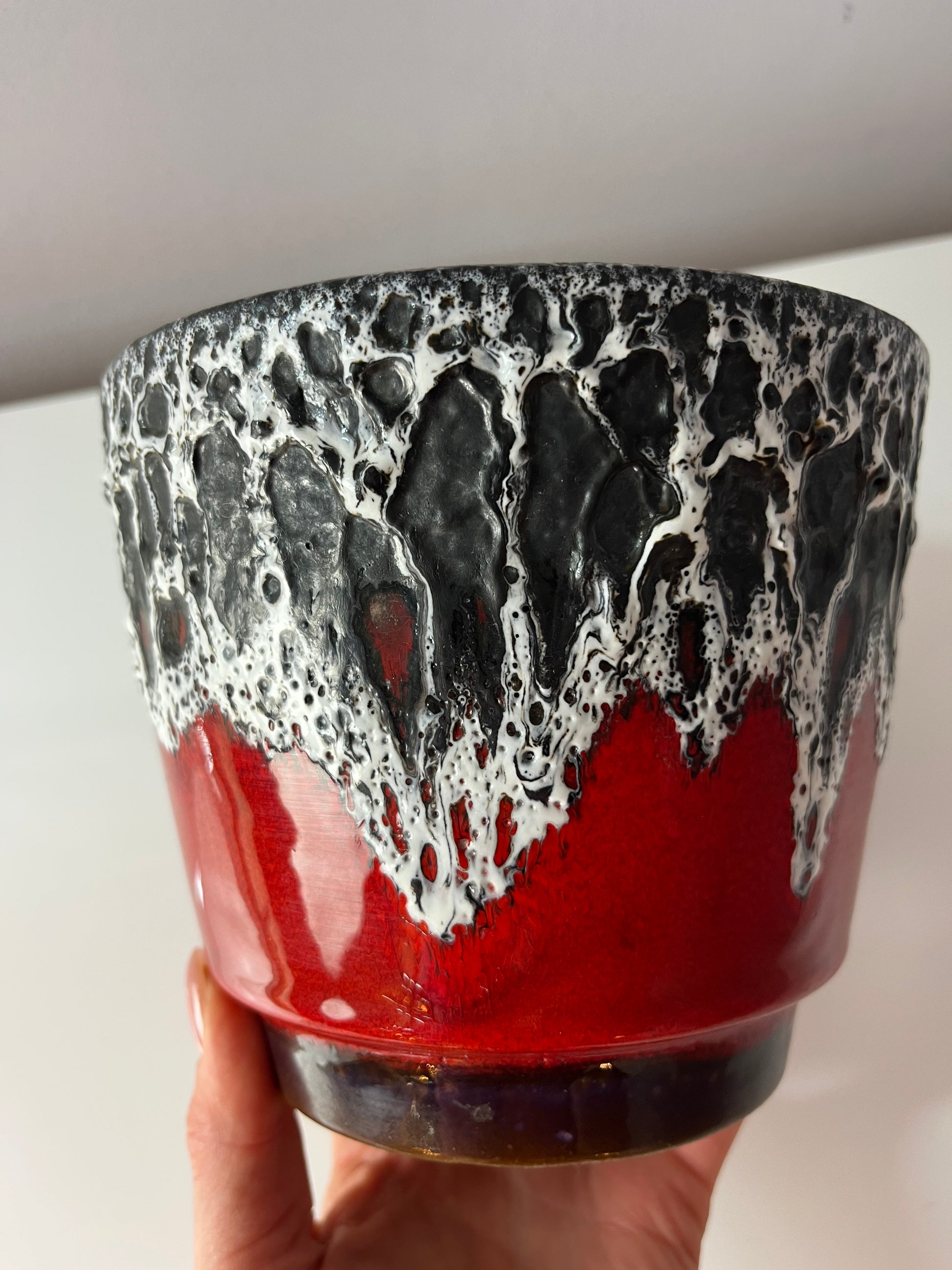 Blumentopf Fat Lava rot weiß von Jopeko Keramik