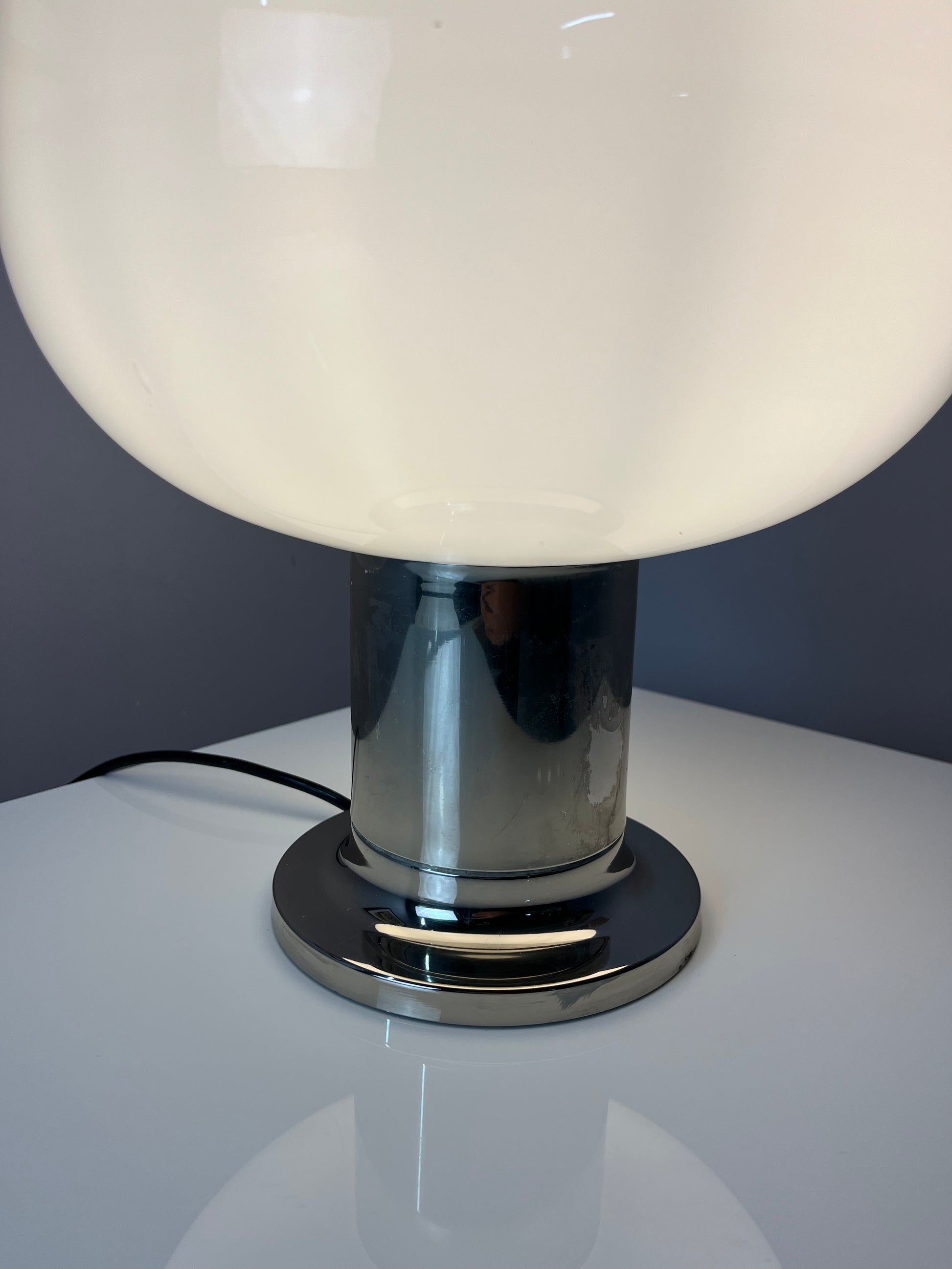 Mushroom Tischlampe Opalglas Chrom von Doria