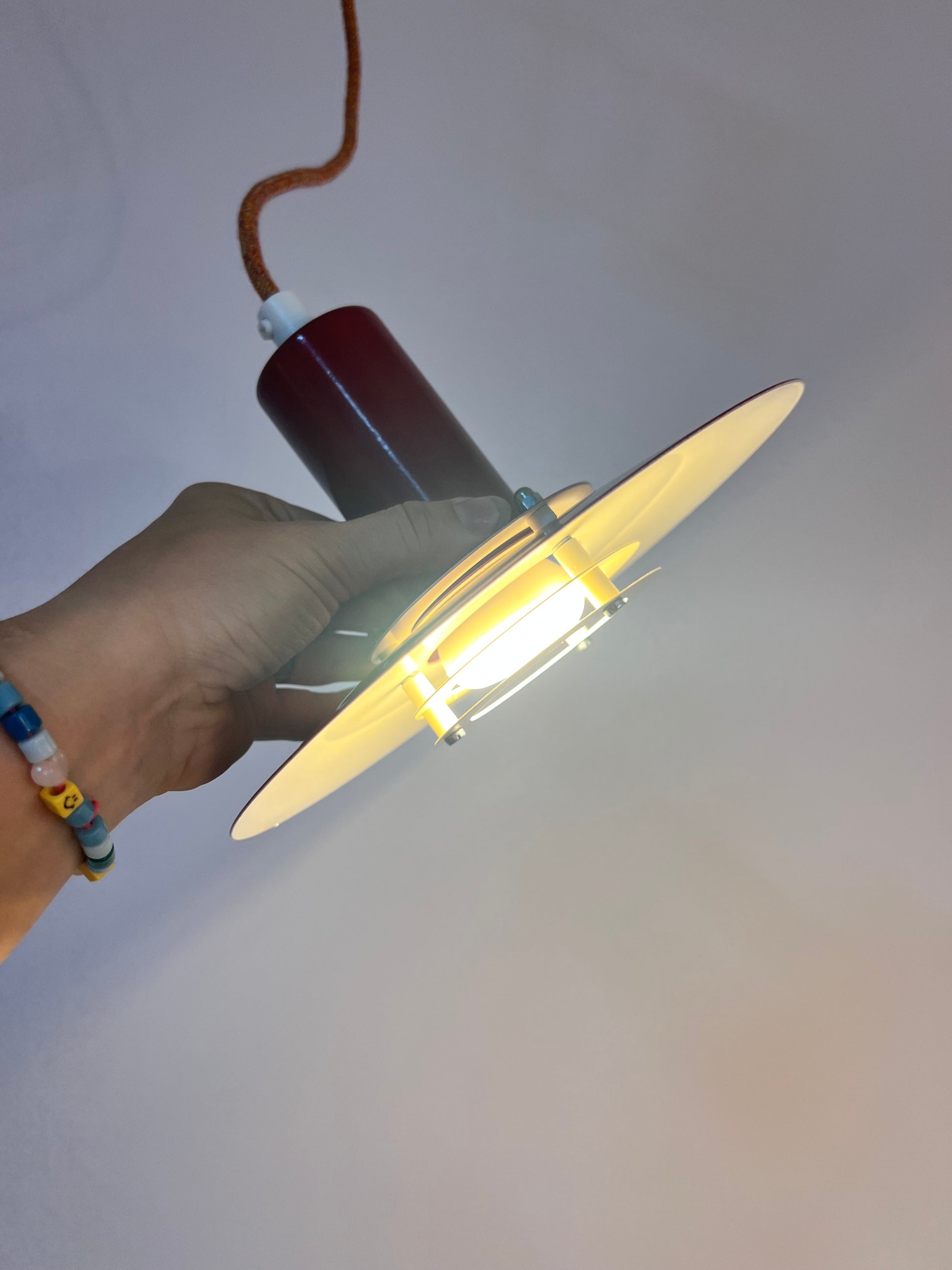 Lamellenlampe Typ 4020 dunkelrot von LYFA