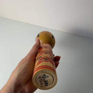 Japanische Kokeshi Holzfigur handbemalt