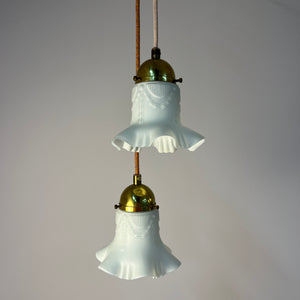 Blumenlampe Milchglas Messing aus Dänemark