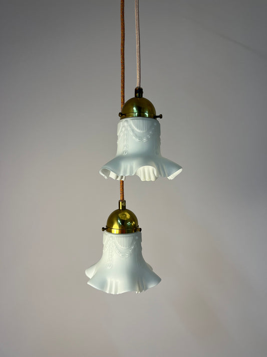 Blumenlampe Milchglas Messing aus Dänemark