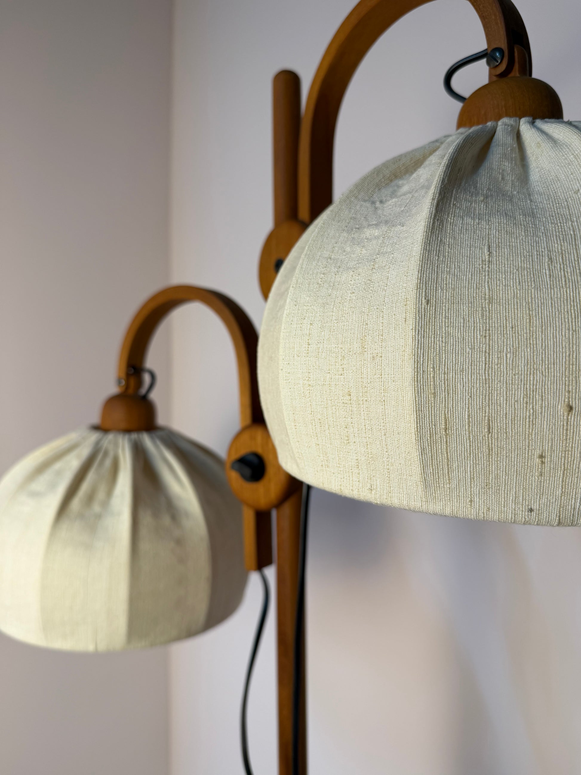 Stehlampe Maiglöckchen von Domus Teak und Rohseide