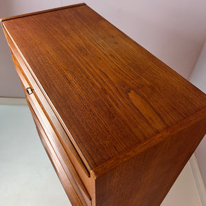 Kommode mit geraden Griffleisten Teak