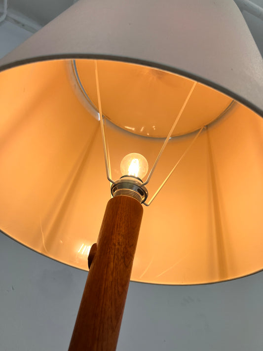 Stehlampe Teak mit Seidenschirm aus Dänemark