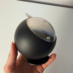Kugelaschenbecher schwarz Chrom von Quist