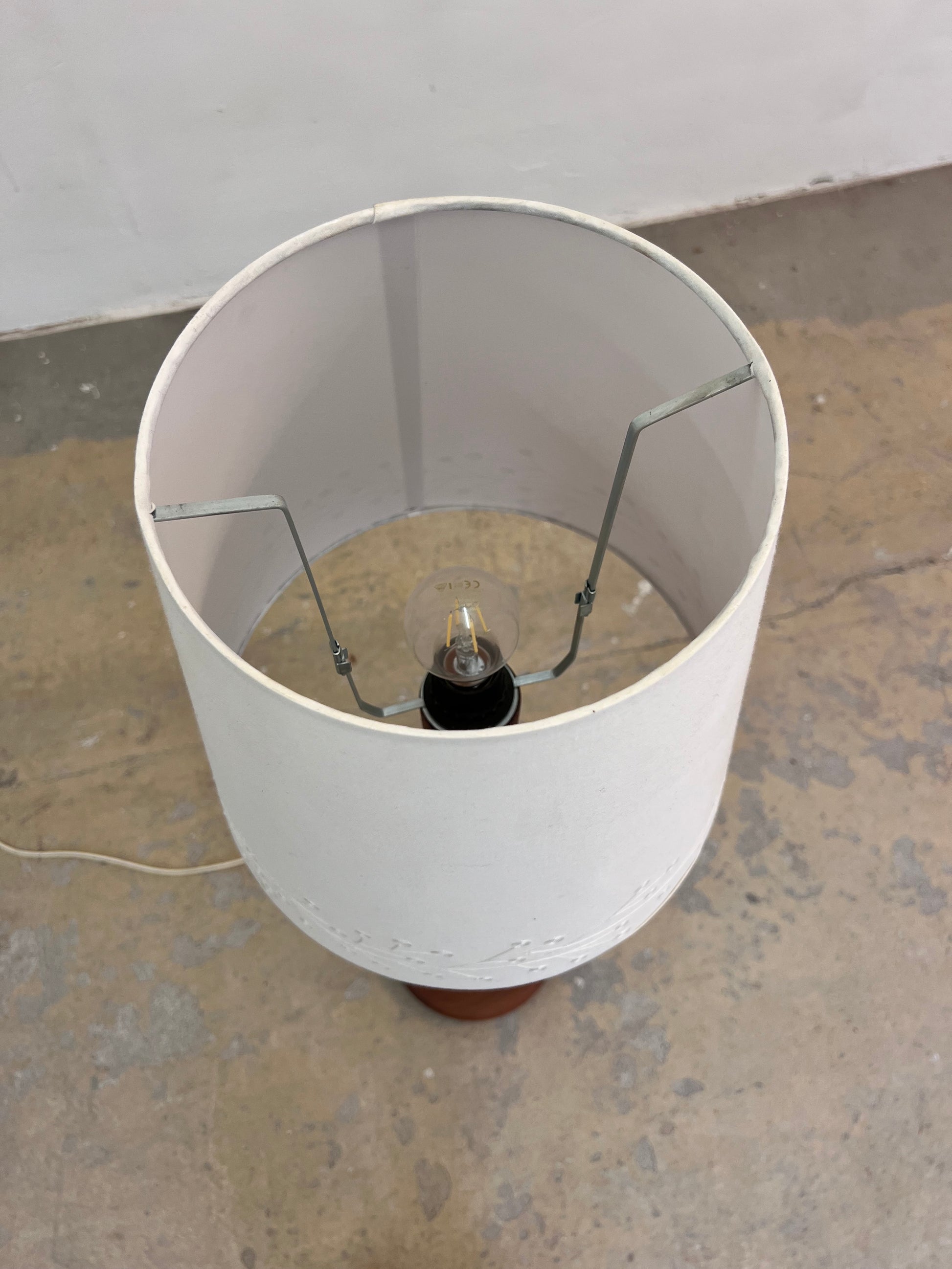 Stehlampe Teak mit verziertem Stoffschirm aus Dänemark