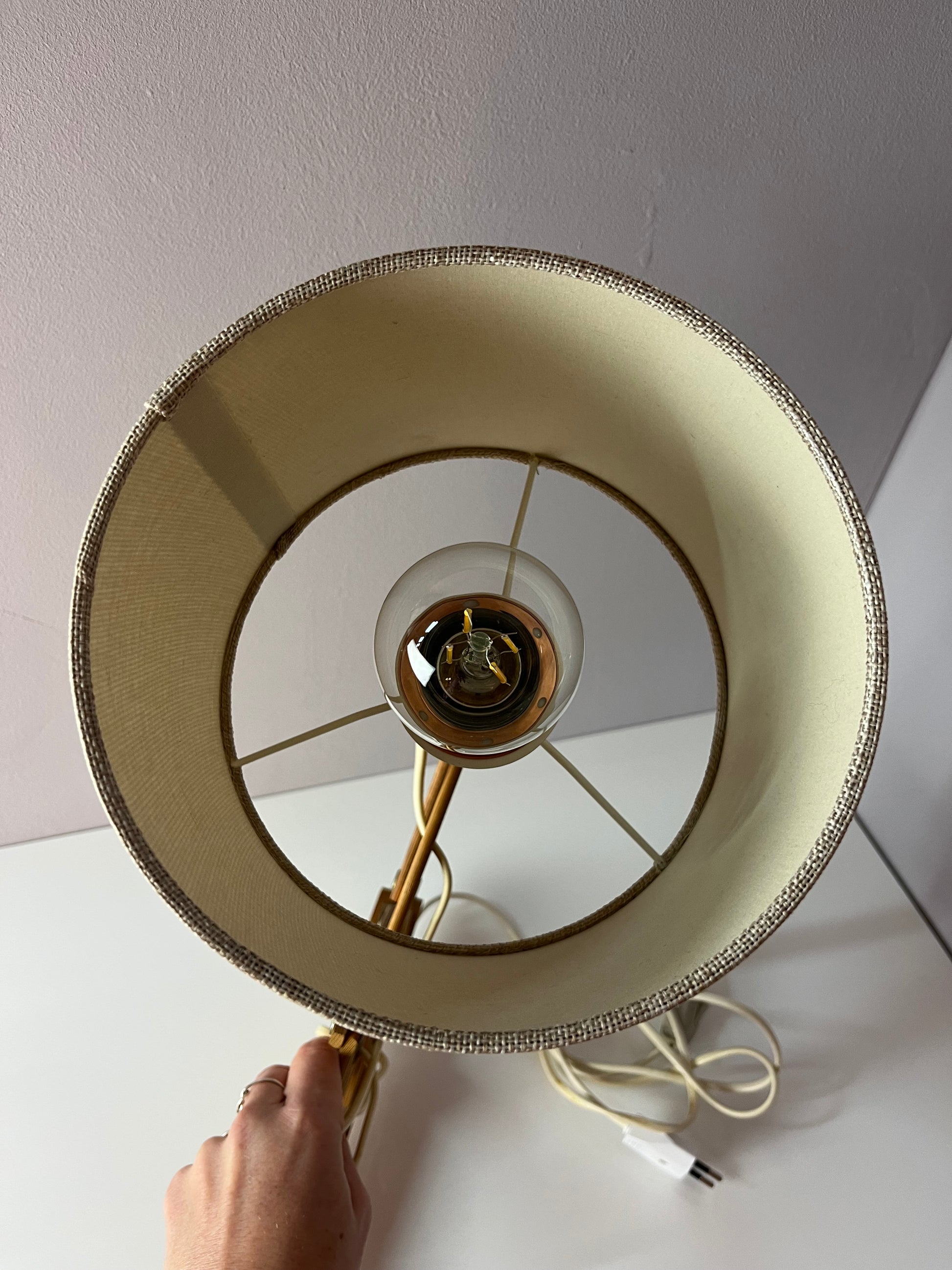 Scherenlampe beige Holz von Le Klint