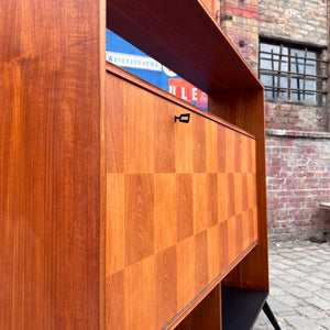 Regal Teak mit Minibar auf neuen Holzfüßen aus Dänemark