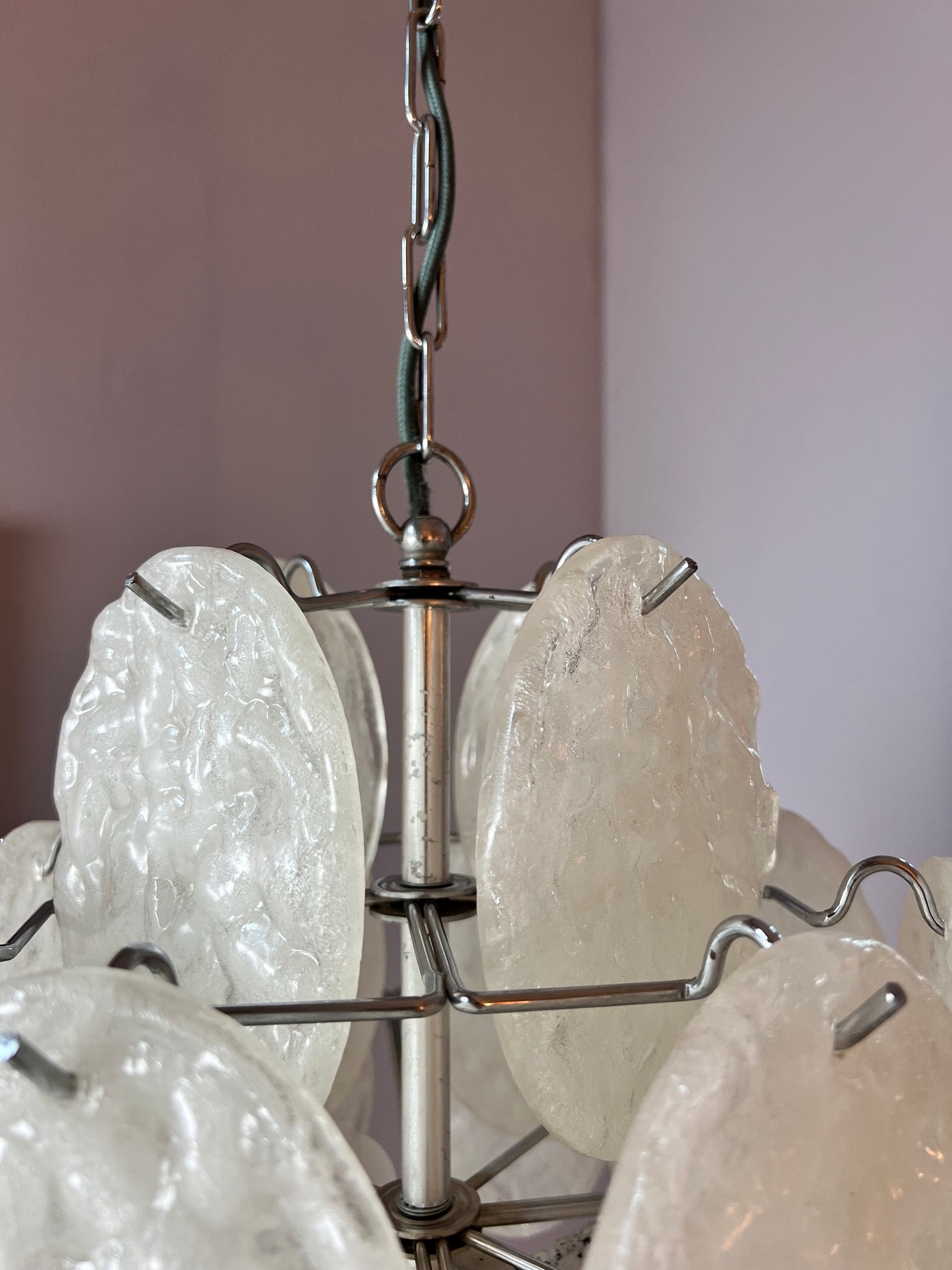 Kronleuchter weiß silber mit Arylglasplatten