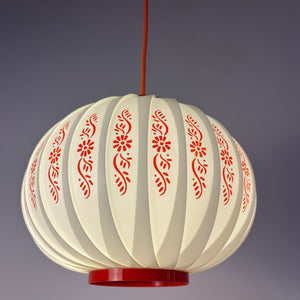 Hängelampe mit roten Blumendetails von Lars Schiøler