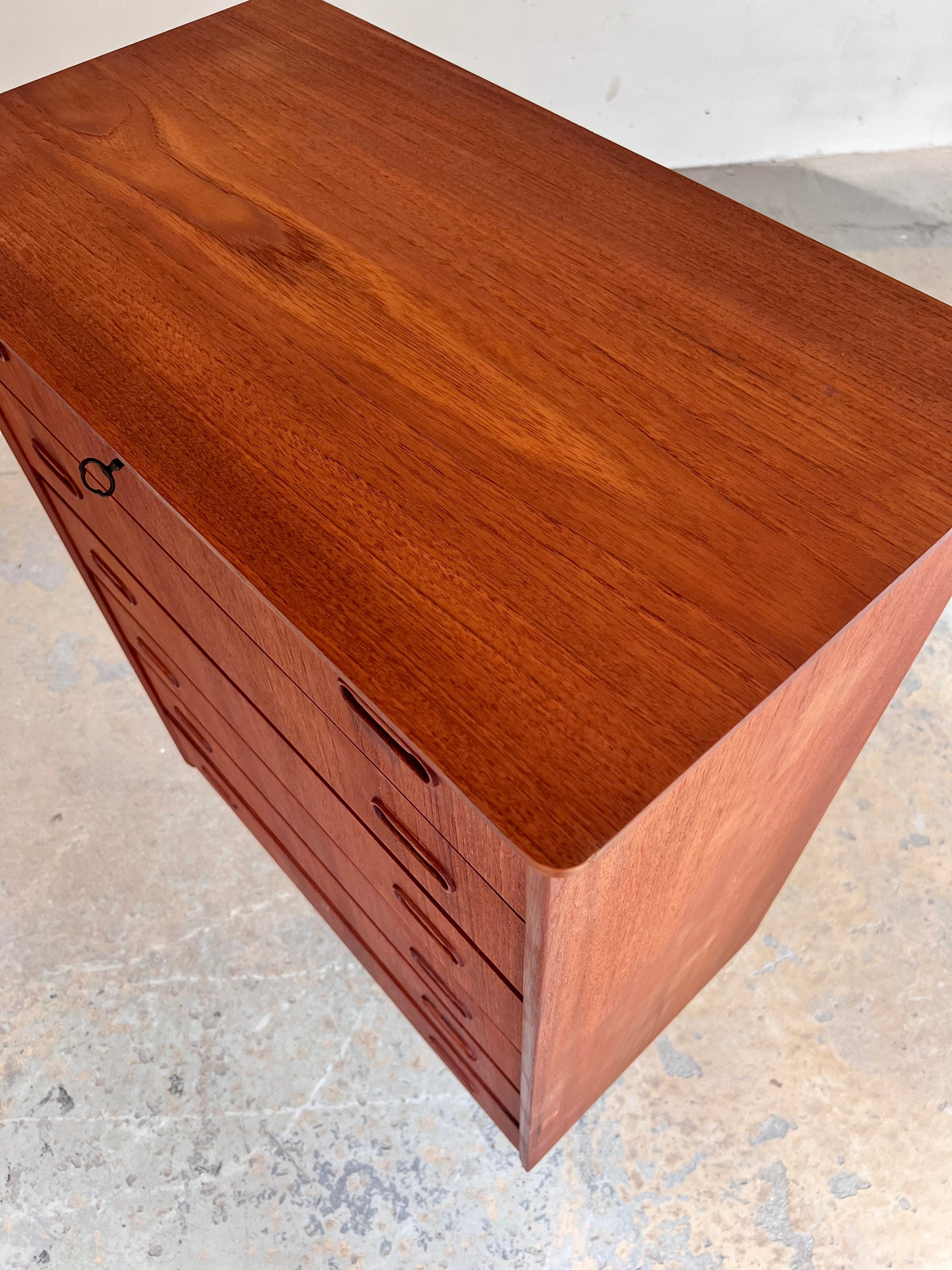 Kommode Teak mit Schloss aus Dänemark
