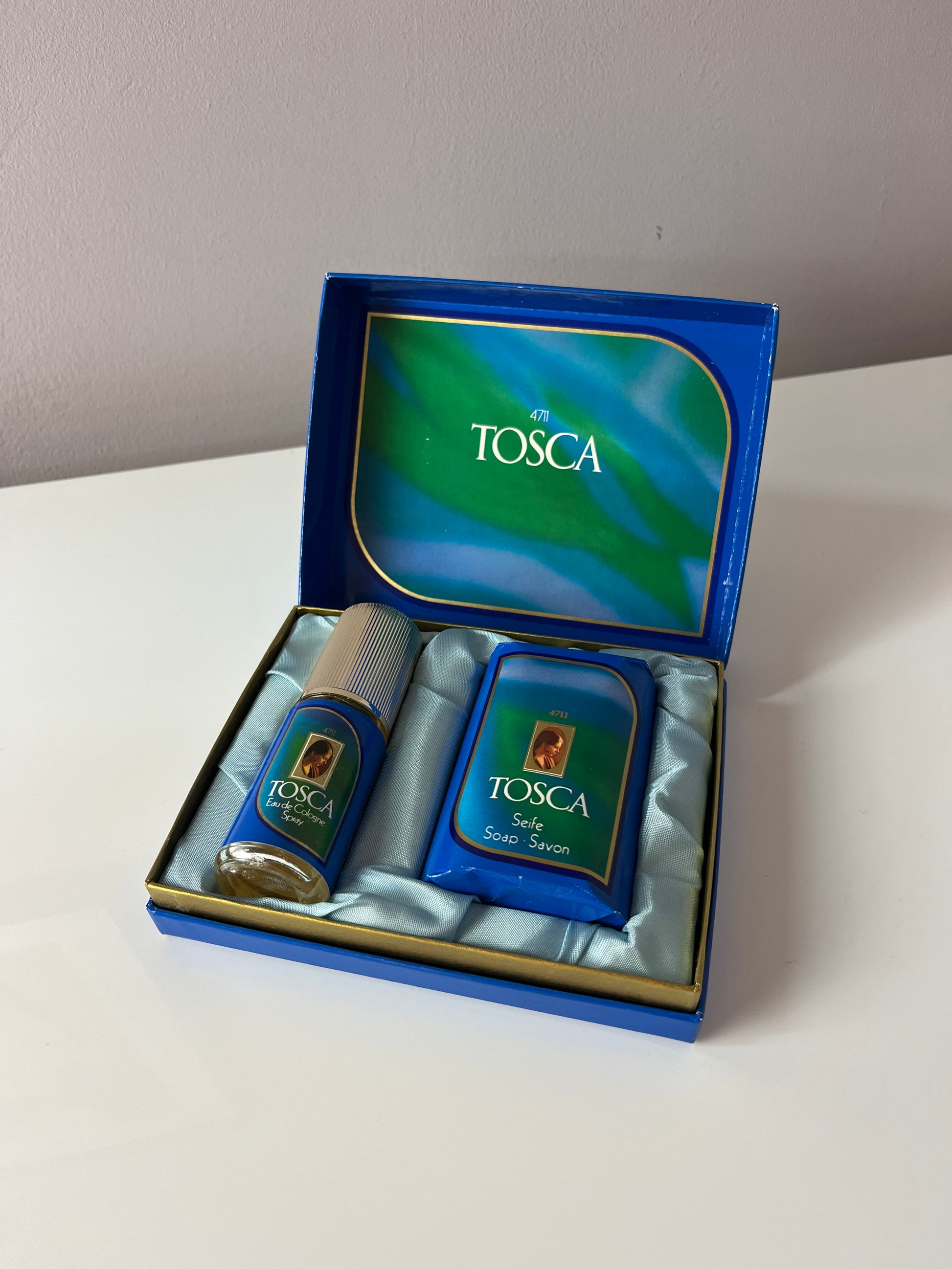 Geschenk-Set: 4711 Tosca mit Eau de Cologne + Seife