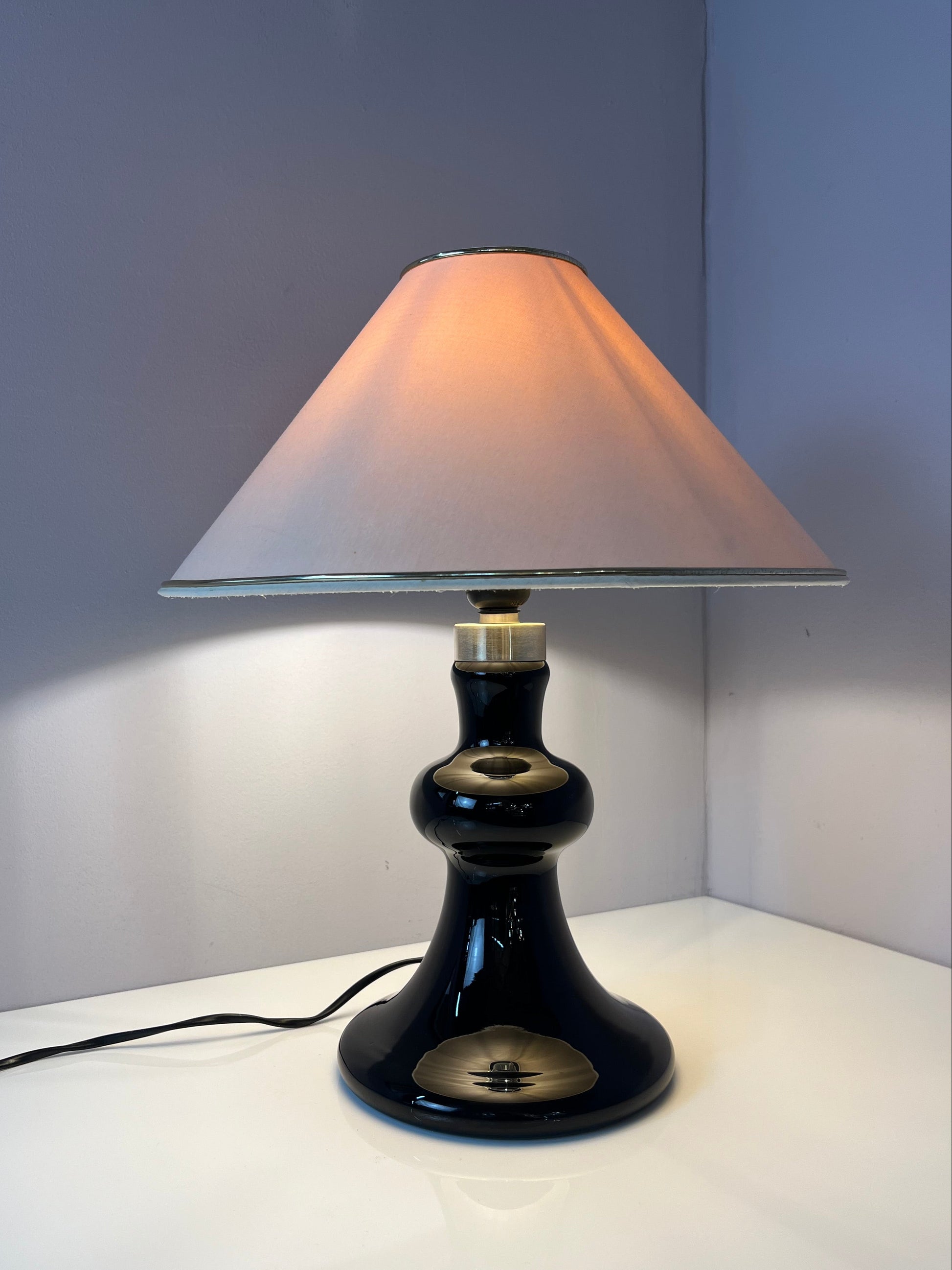 Tischlampe Backgammon Opal schwarz von Holmegaard