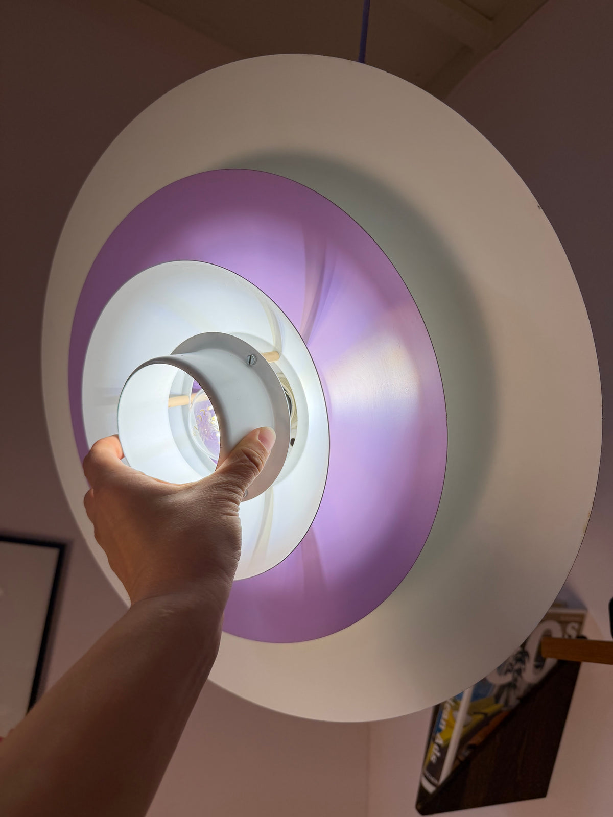 Lamellenlampe weiß lila von Formlight