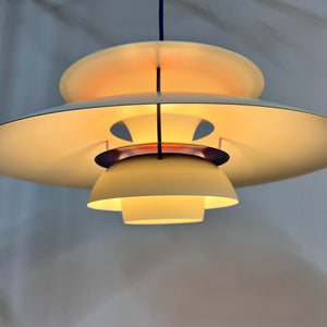 Lamellenlampe PH5 weiß blau von Poul Henningsen für Louis Poulsen