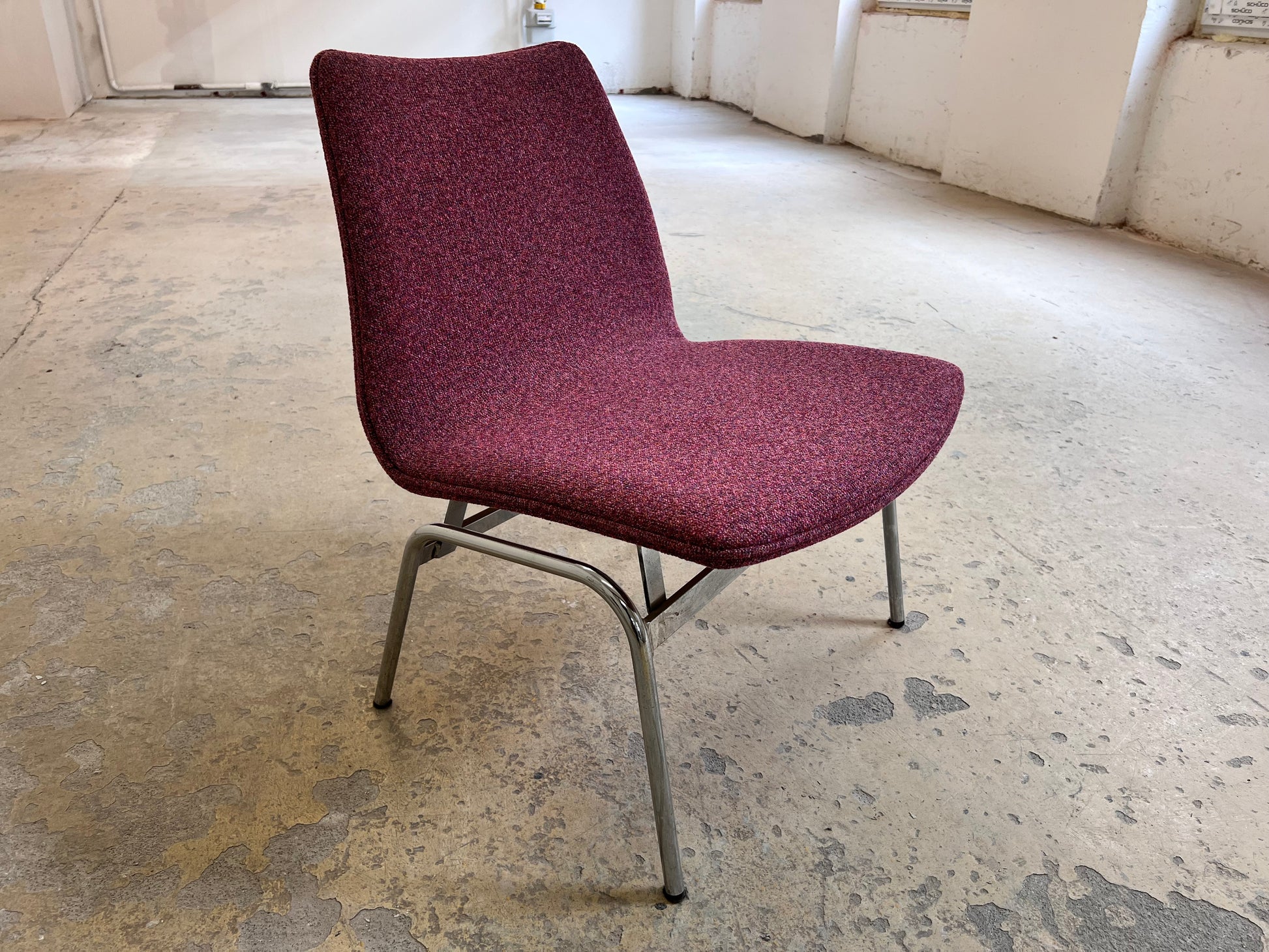 Sessel Lufthavnsstol brombeer-pink Chrom von Anden Arkitekt für Duba Møbelindustri