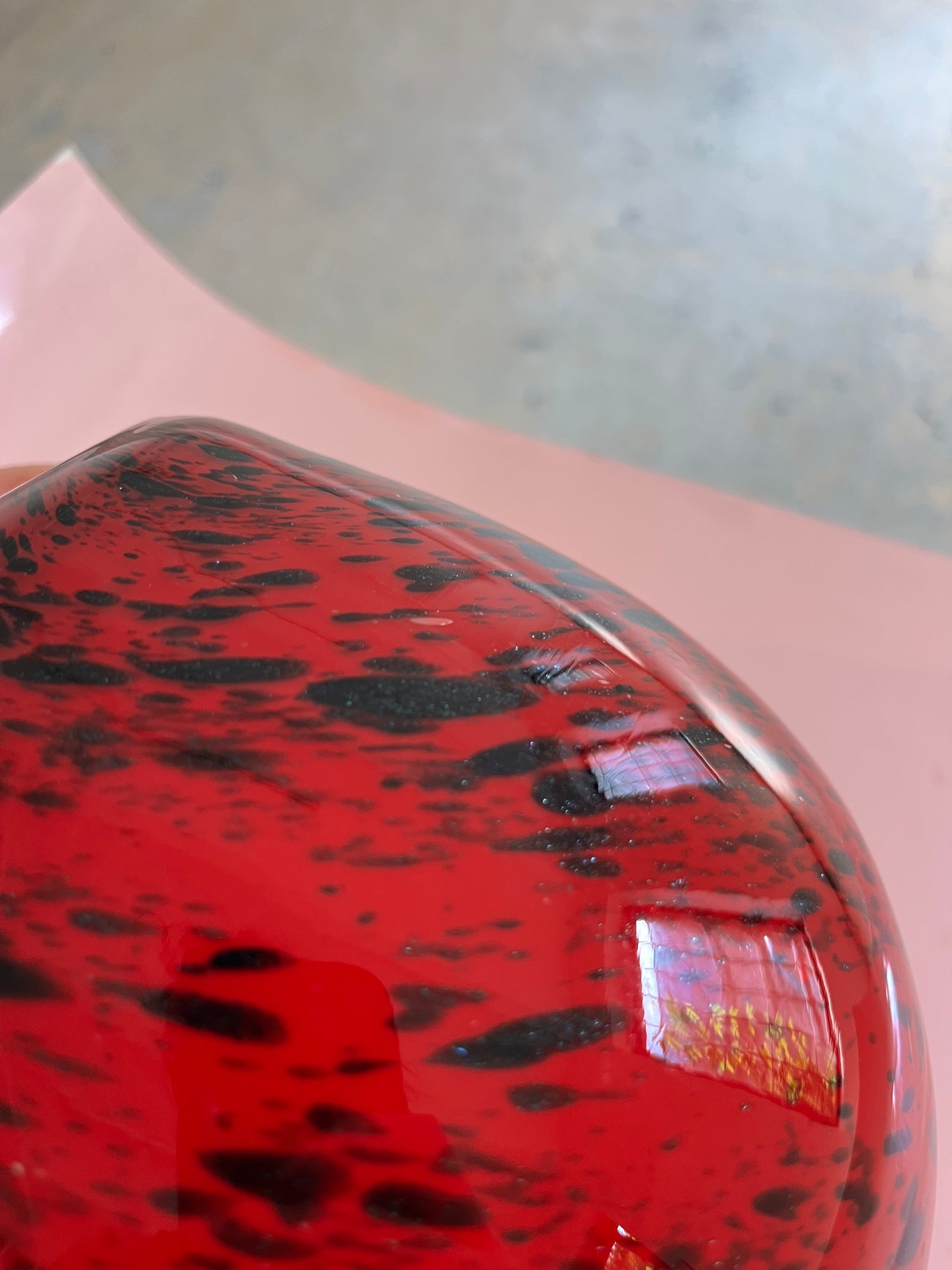 Vase rot schwarz Glas