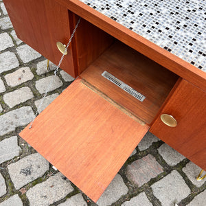 Sideboard Teak mit Fliesen und Schloss