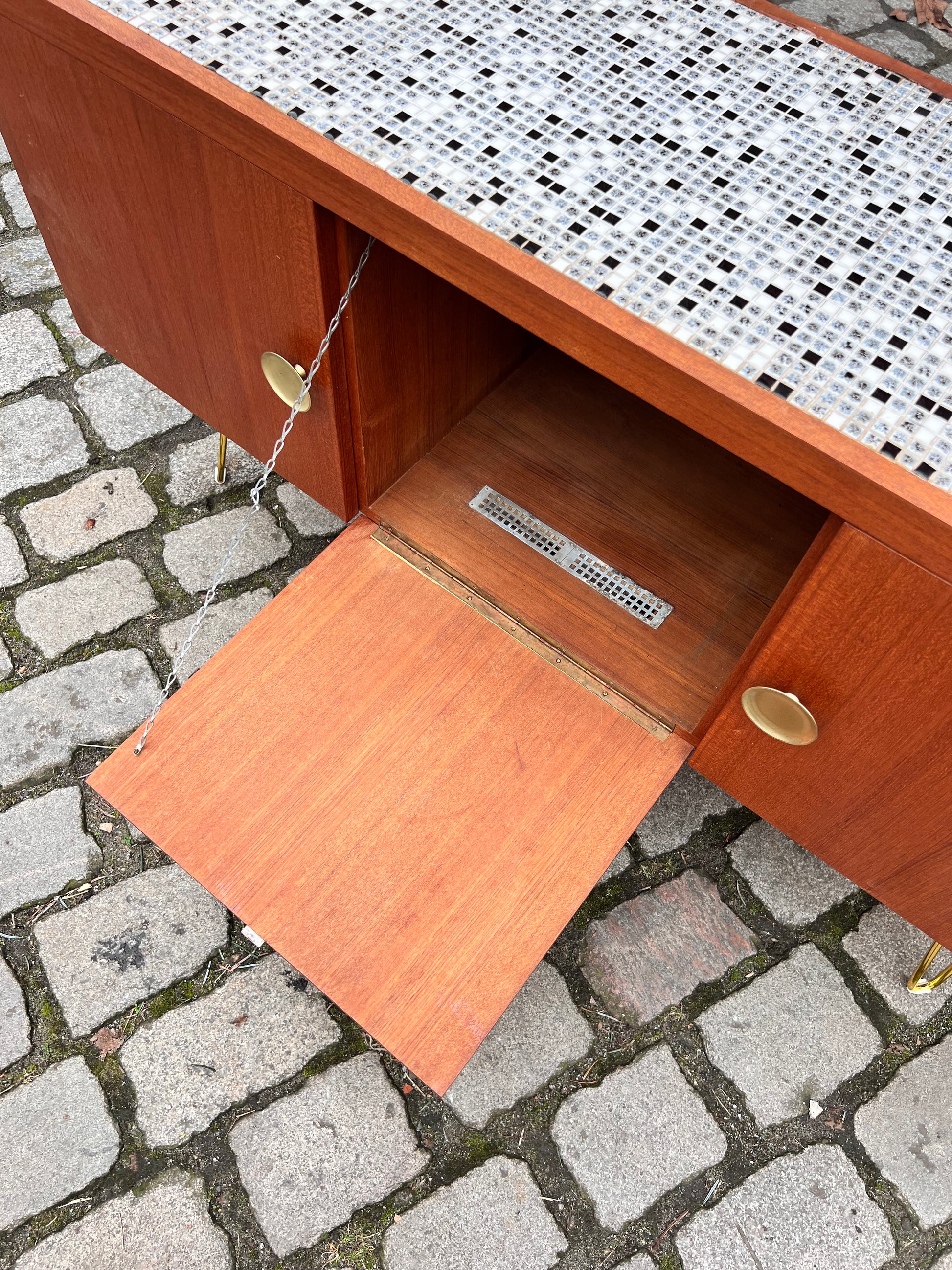 Sideboard Teak mit Fliesen und Schloss