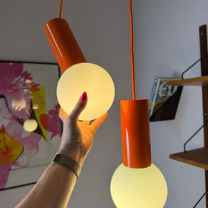 Set: 2x Hängelampe orange mit Opalglas Globus
