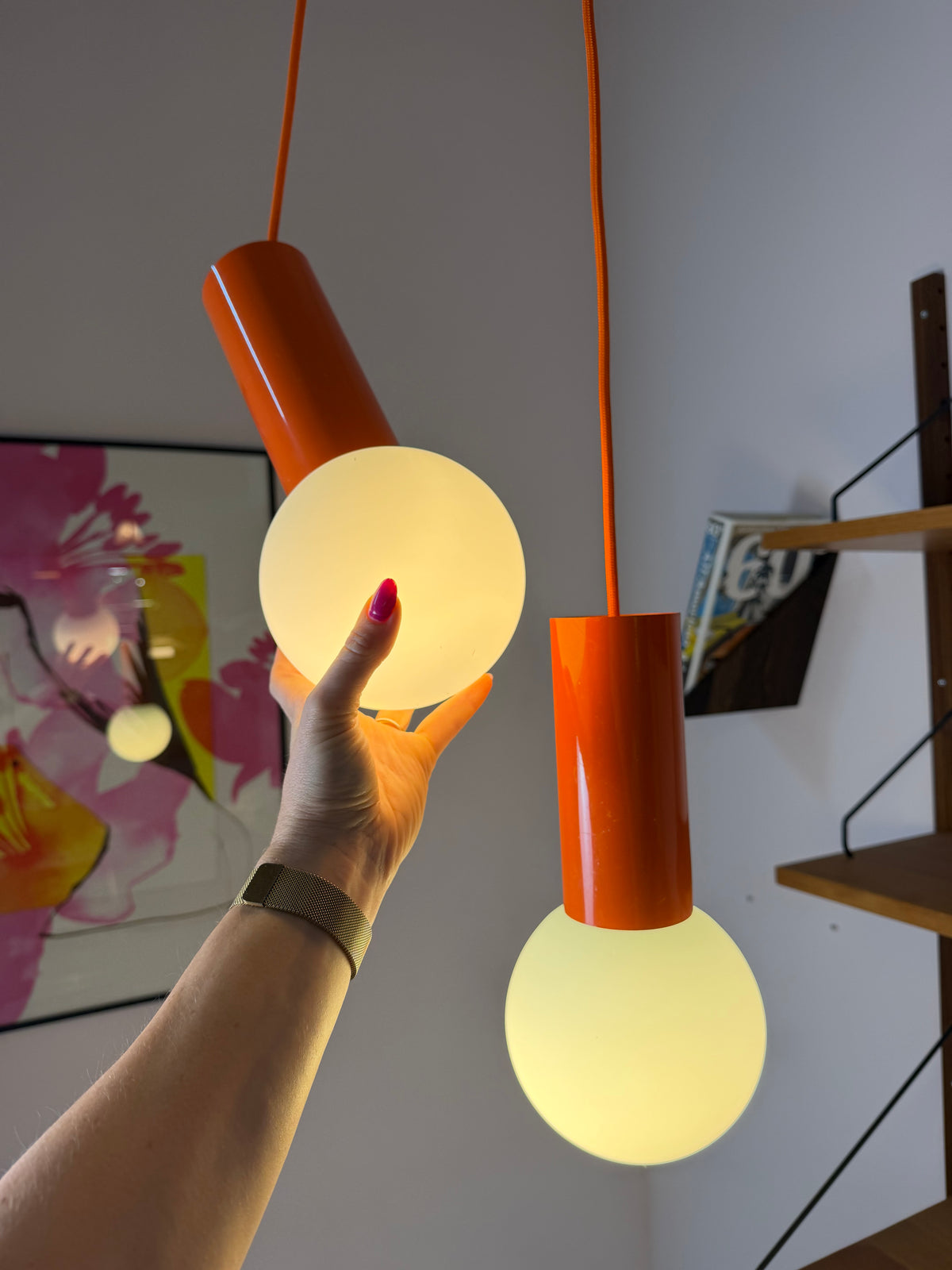 Set: 2x Hängelampe orange mit Opalglas Globus