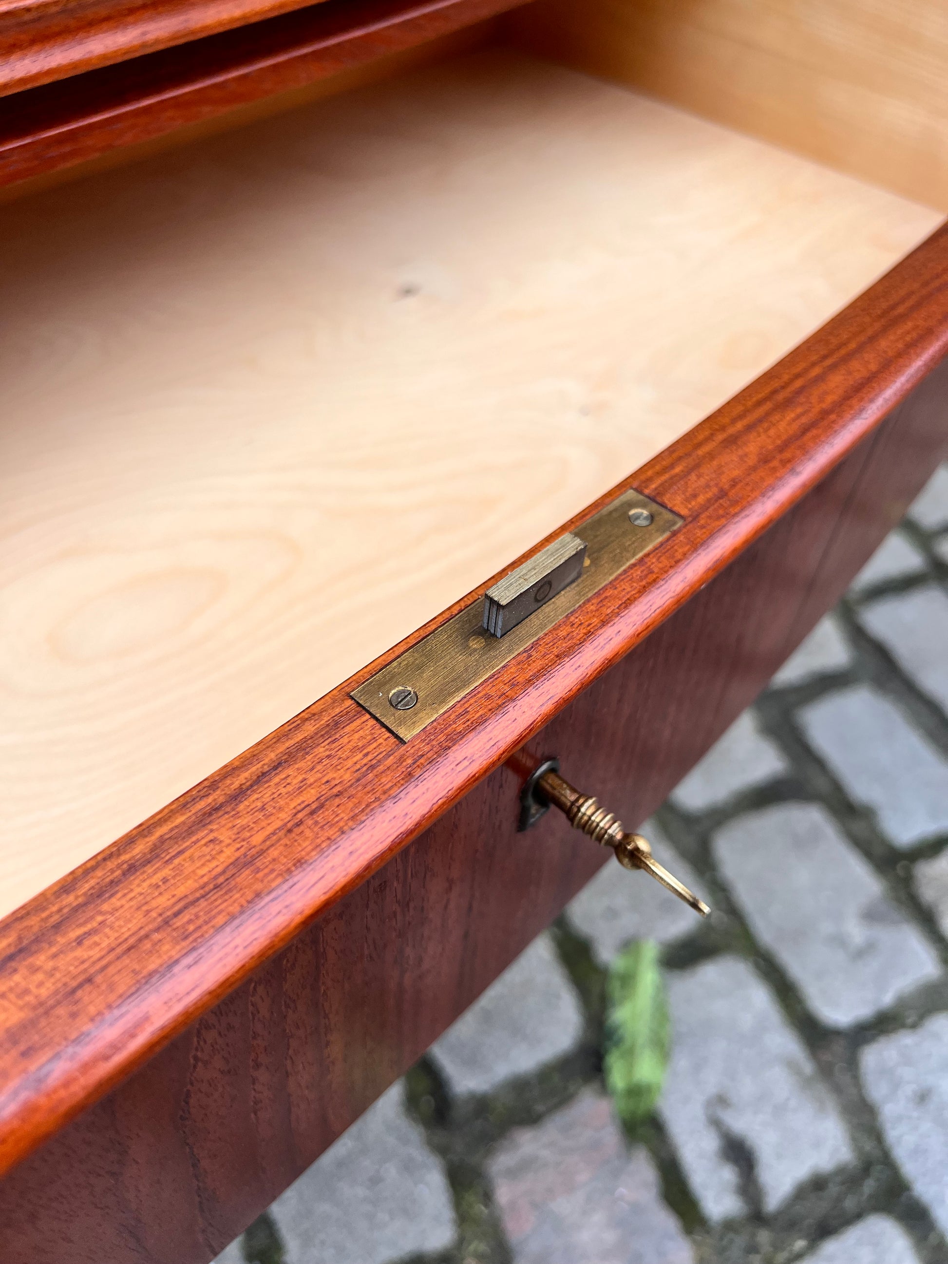 Halbrunder Sekretär Teak aus Dänemark