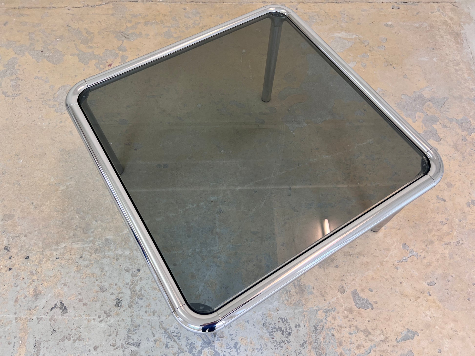 Couchtisch Chrom Rauchglas ETIENNE FERMIGIER
