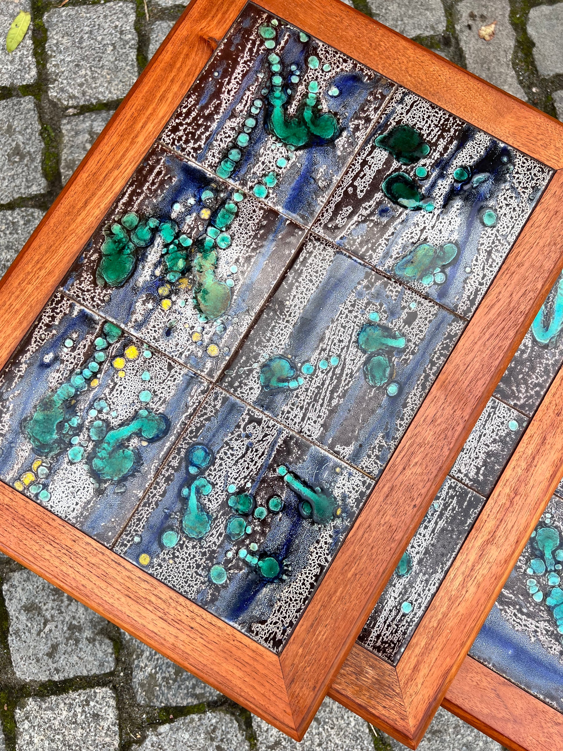 Satztische grau grün Fliesen Teak aus Dänemark