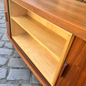 Eckbar Nussbaum mit drehbarem Regal