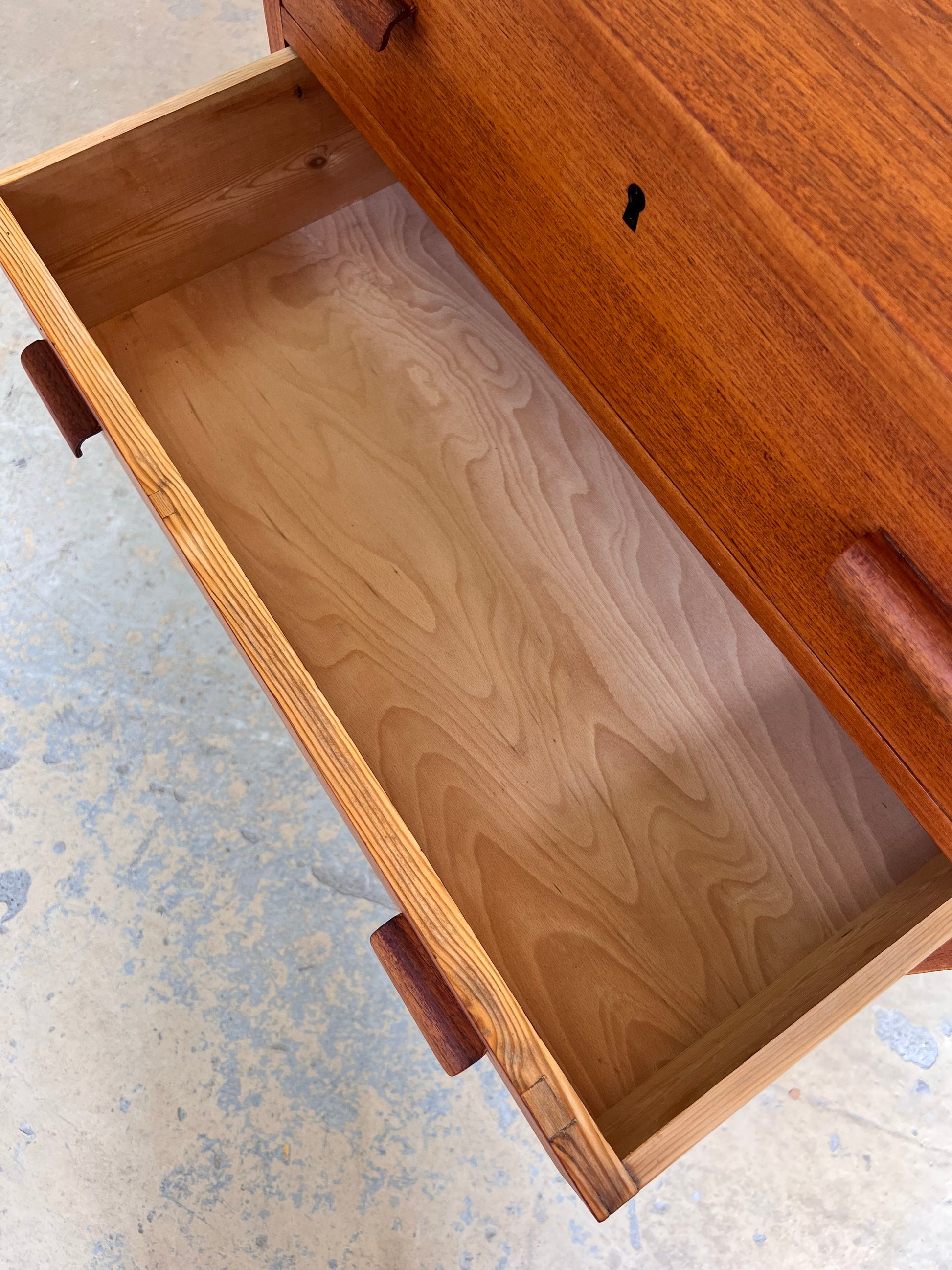 Kommode Teak mit Schloss aus Dänemark