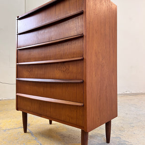 Kommode Teak mit geraden Griffen aus Dänemark