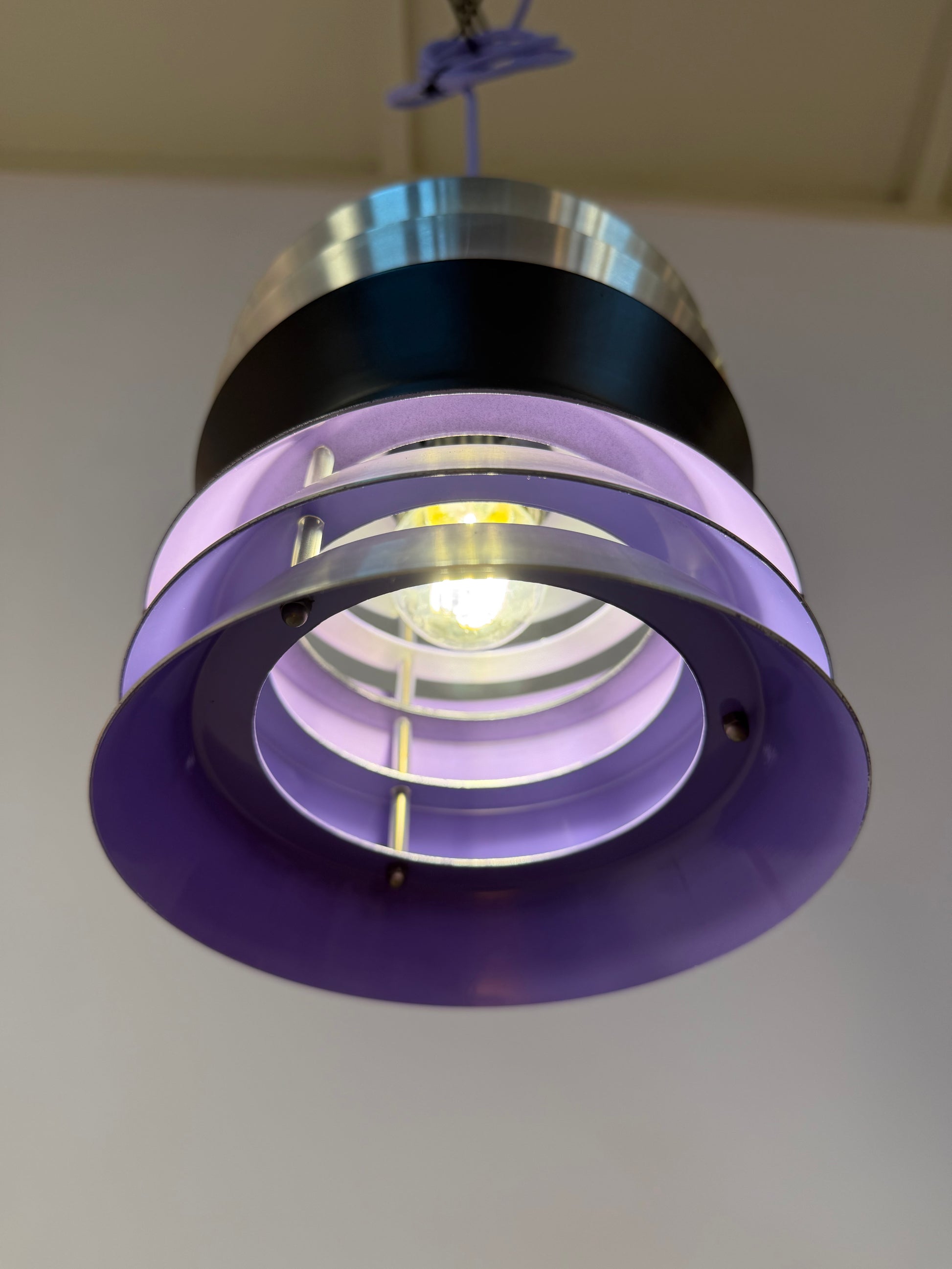 Lamellenlampe Trava silber schwarz lila von Carl Thore für Granhaga