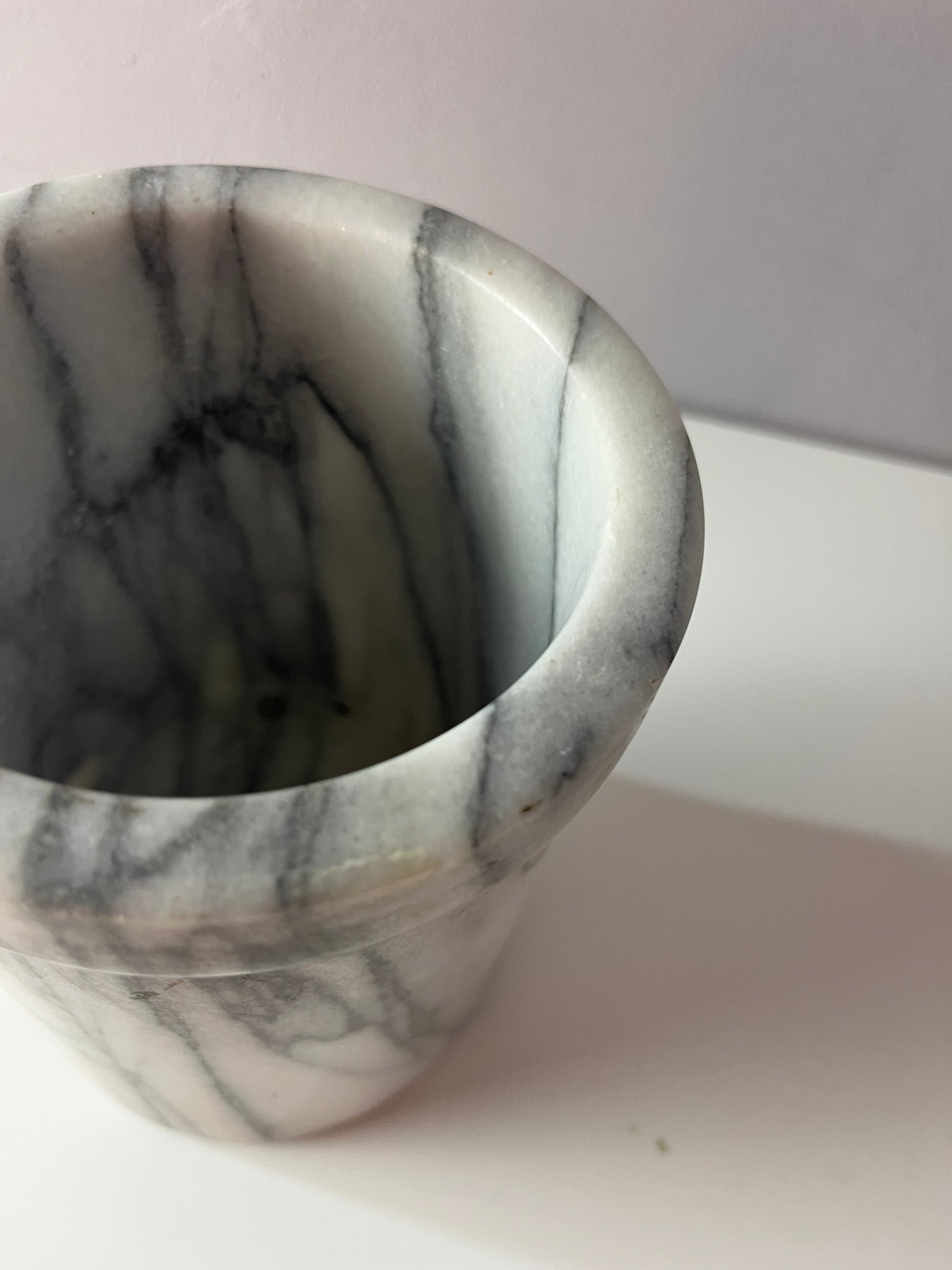 Weinkühler grau weiß Marmor