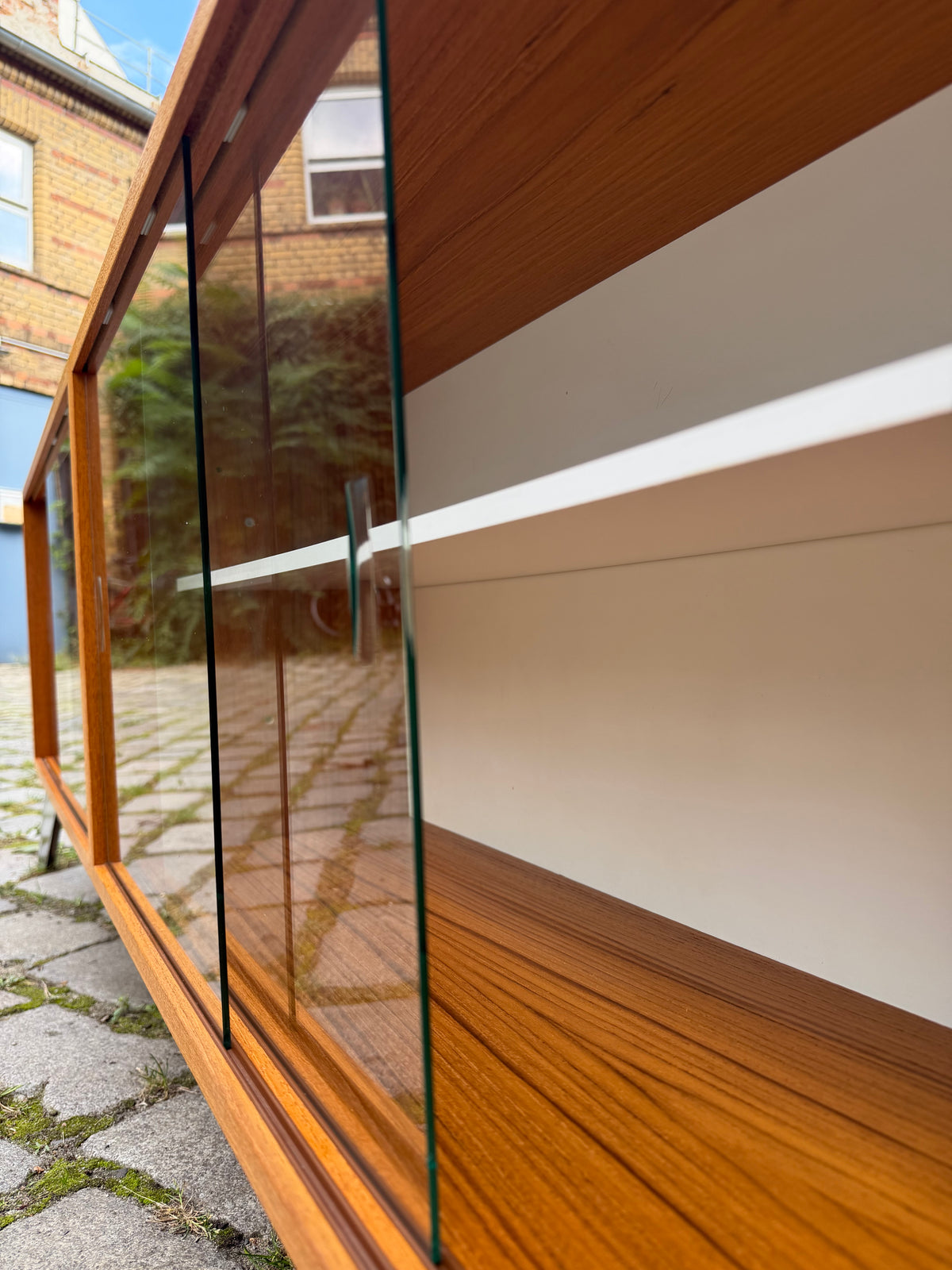 Sideboard Teak mit Vitrine & neuen Chromfüßen