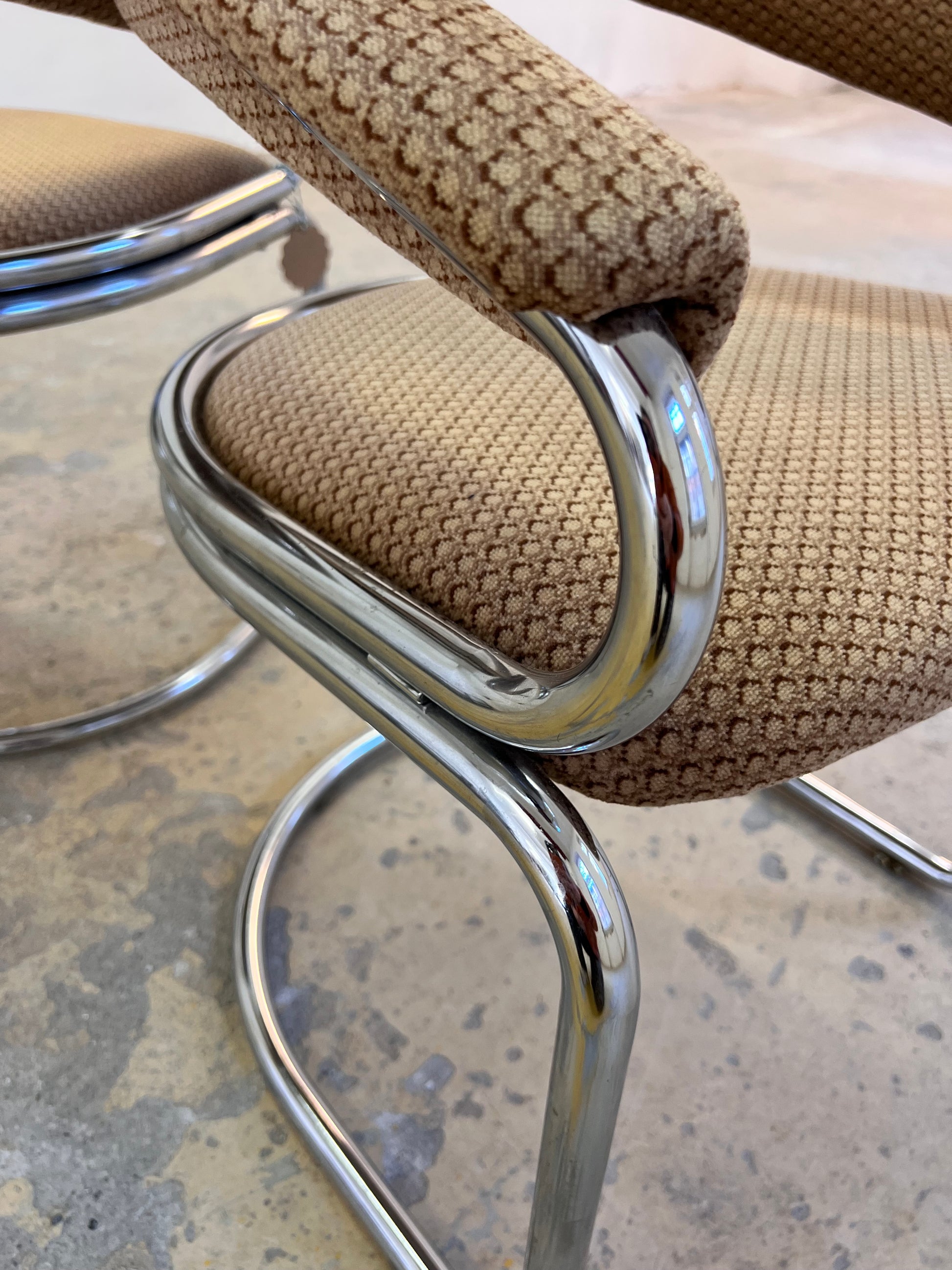 Freischwinger beige Chrom von Giotto Stoppino - mit kleinen Gebrauchsspuren