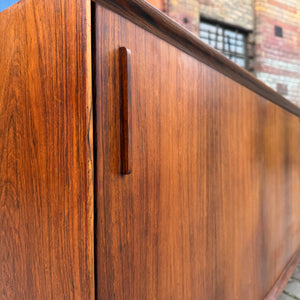 Sideboard Mahagoni mit Schiebetüren & Chromfüßen