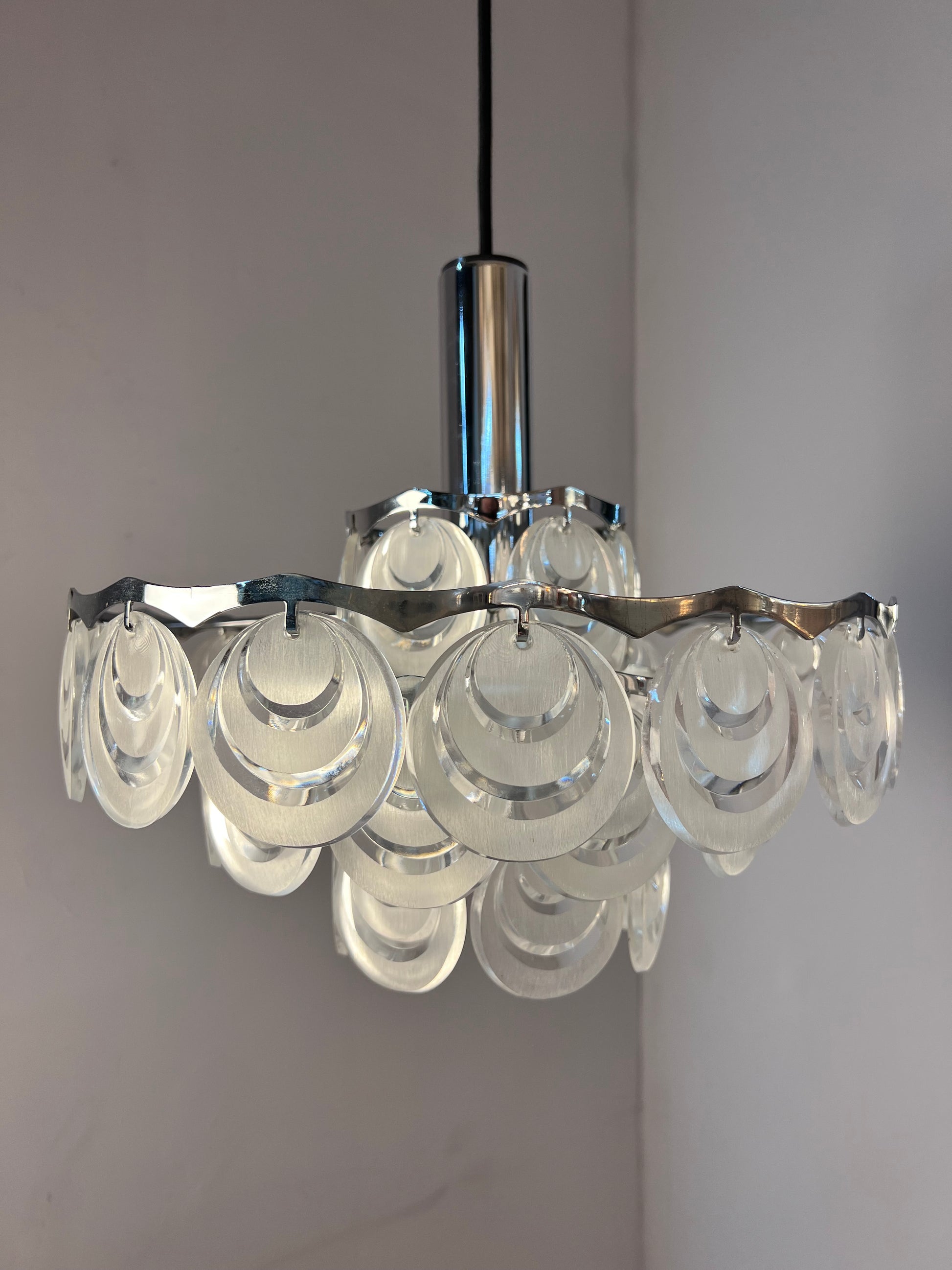 Hängelampe mit Scheiben silber weiß Acrylglas Metall