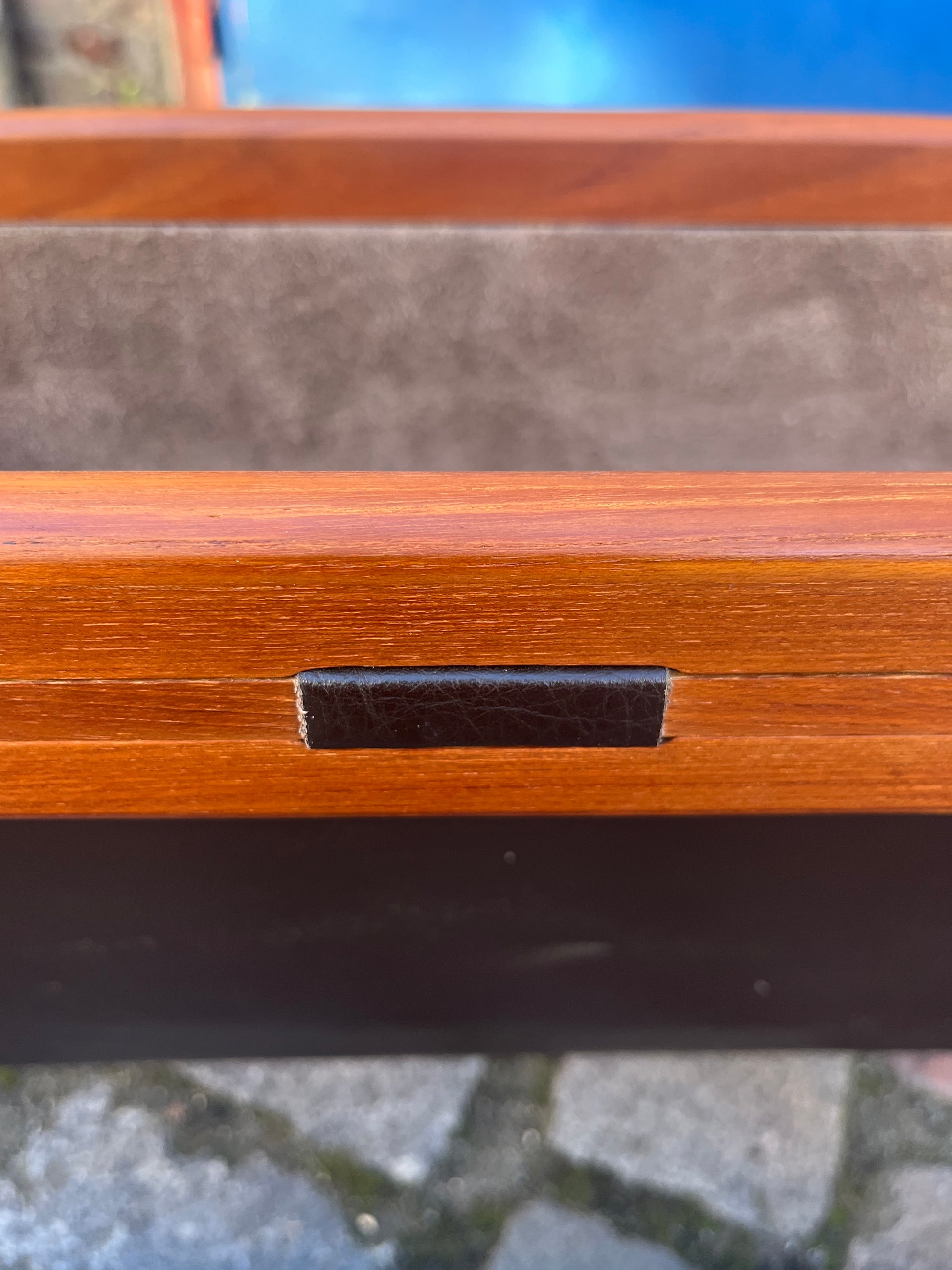 Zeitungsständer Teak Echtleder mit einem Fach von Aksel Kjersgaard für Salin Møbler